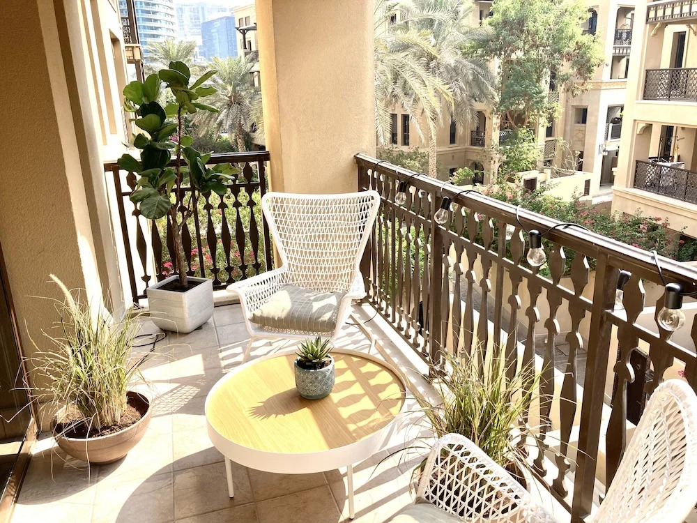 Luxurious 2 bedroom w/terrace Downtown