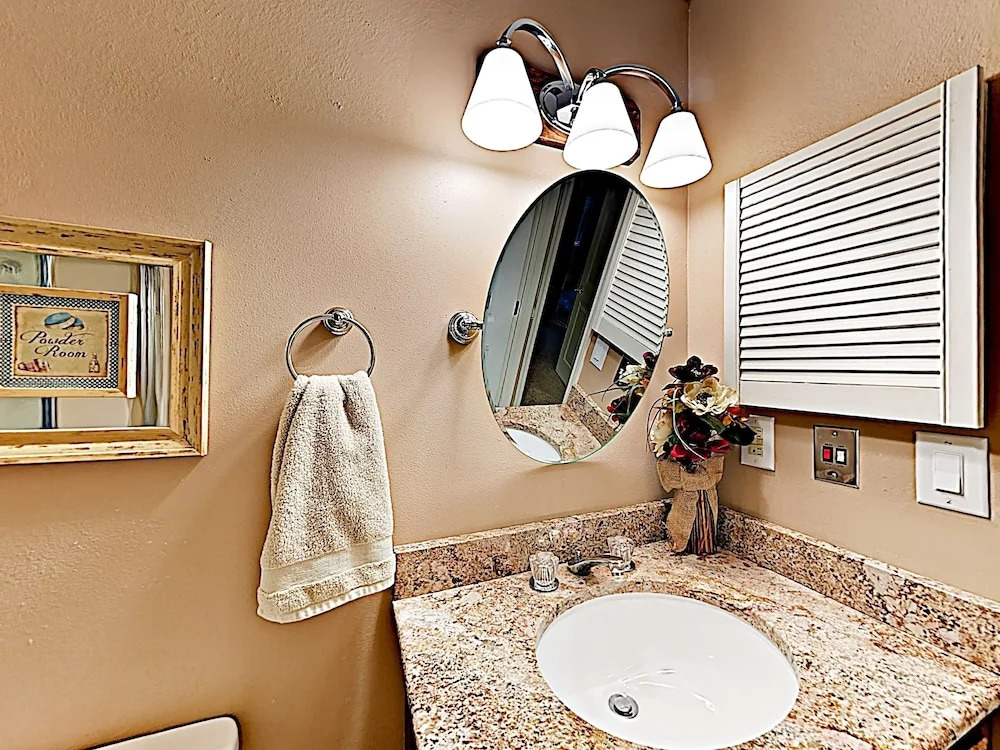 New Listing! Two-unit Rumbling Bald Resort 4 Bedroom Townhouse
