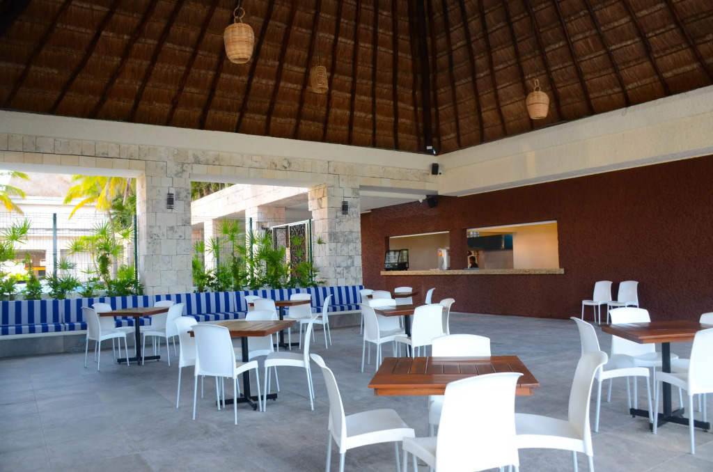 Nomads Party Hotel