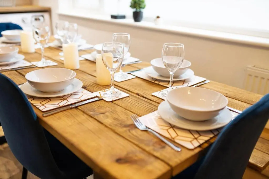 The Mount 7 bed house Sleeps 14 ENSUITE Free HS WIFI TVs in rooms CITY CENTRE Inspire Homes