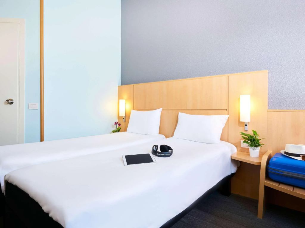Ibis Como