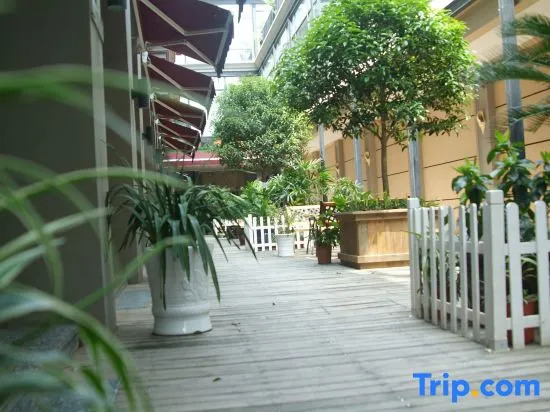 Yijiangnan Hotel