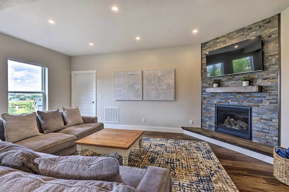 Walk To Golf: Modern Mtn-view Home in Granby