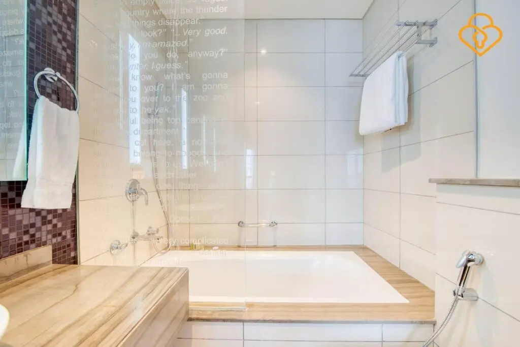 Keysplease 5* 2 B/R Apt, Damac Paramount Residence