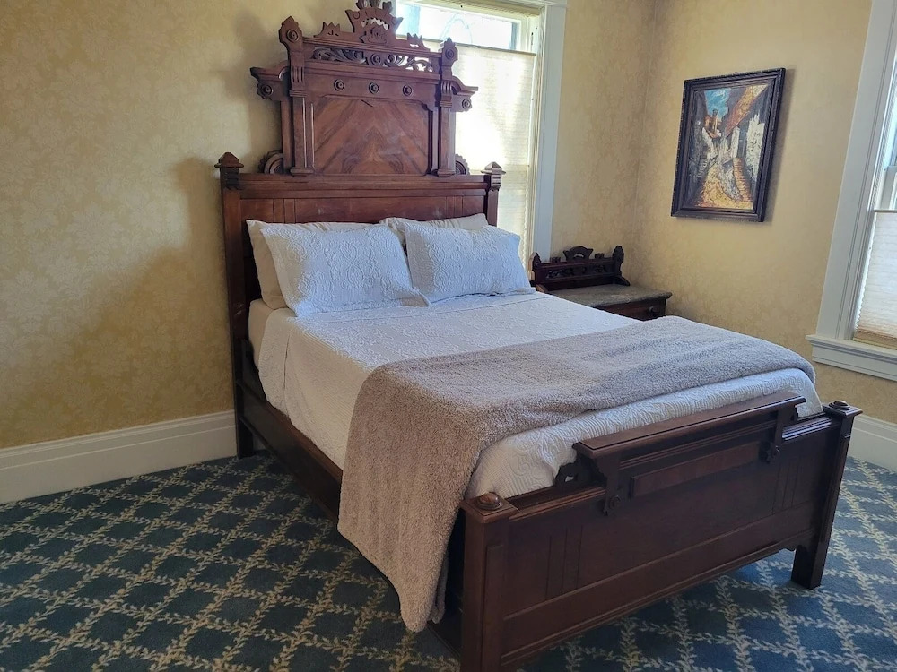 The Weis Mansion Bed and Breakfast