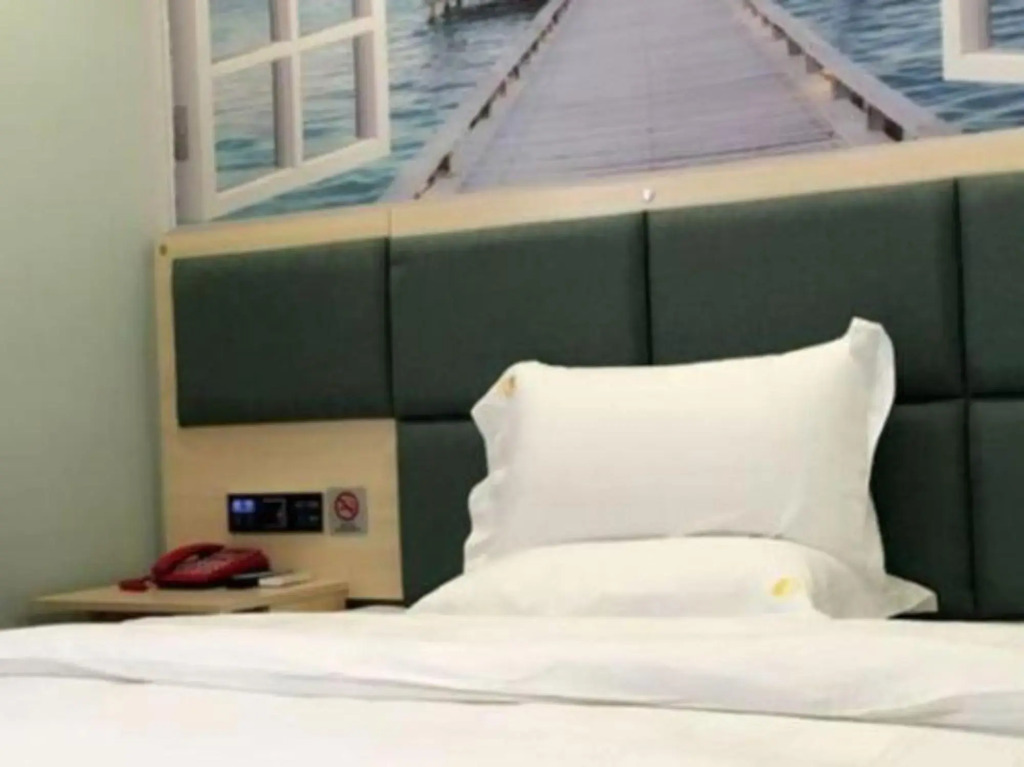 Weijia Boutique Hotel (Luzhou southwest Trade City store)