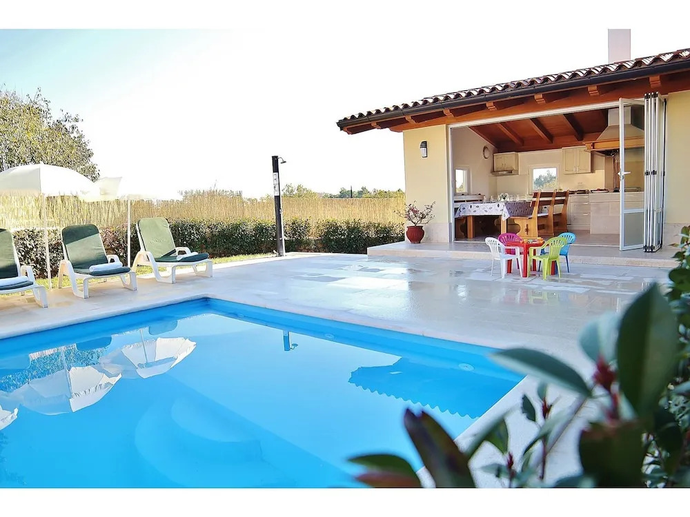 Charming Villa Only 10 Minutes Drive From the sea