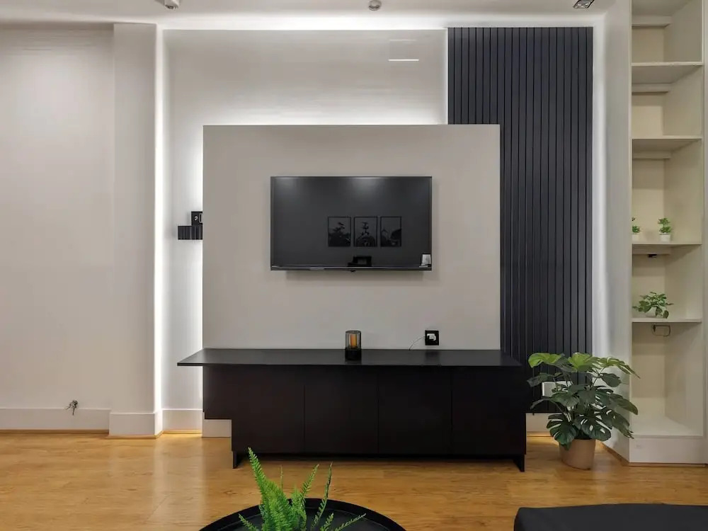Minimalist Apt at DAC Intl Airport Msg to Avail Special Offer for Flight Catcher