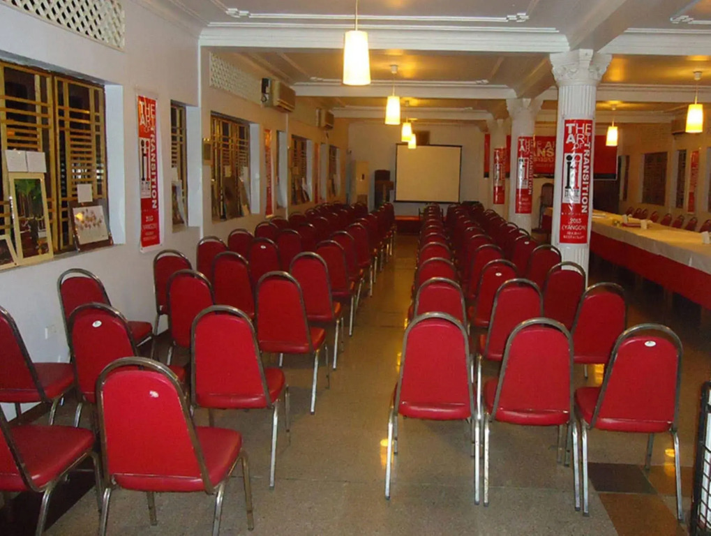 Holiday Hotel