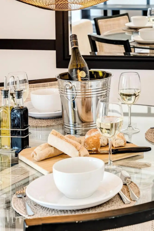 Chic 2bed in Camps Bay w Sea Views Bayview Rise