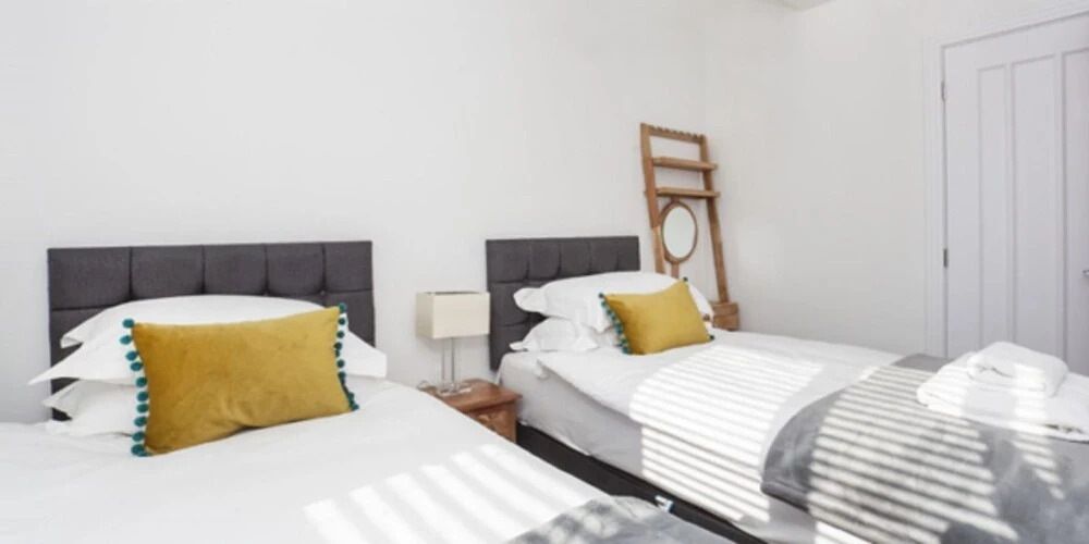 Whitehouse Apartments- Apartment B