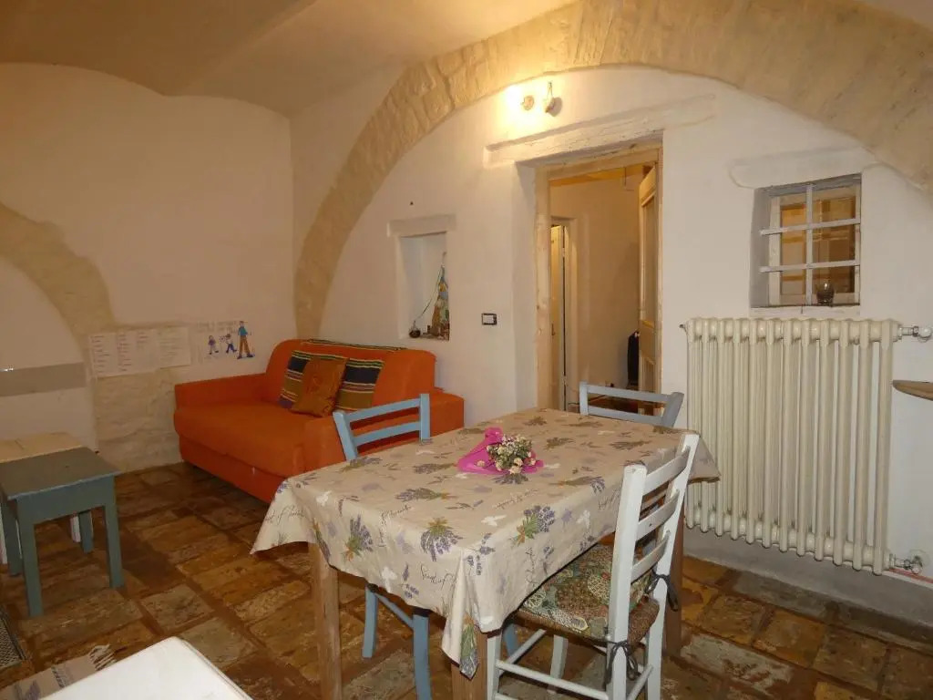 SCAPPO IN UMBRIA, nido cruxburgi