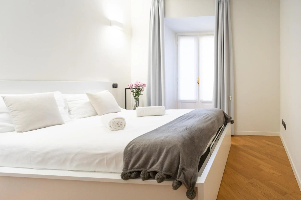 Da Pia in Historycal Como City Centre by Rent all Como