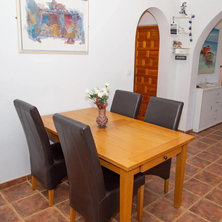 Casa Mari - fabulous semi-detached villa with swimming pool, tennis court and huge gardens