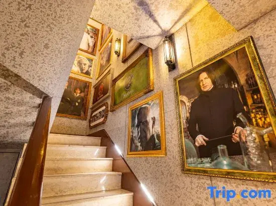 The Secret of the Magicians Holiday Inn