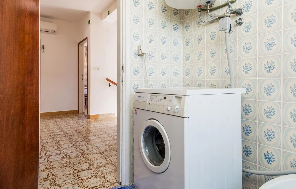Amazing Home in Supetarska Draga With Wifi and 3 Bedrooms