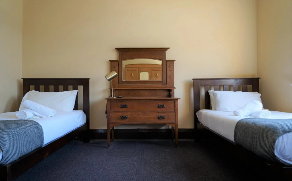 Sir Joseph Banks Hotel