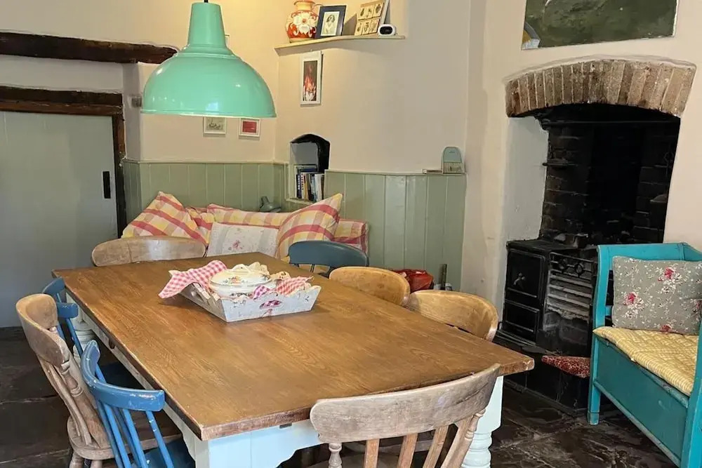 The Hillis Farmhouse - 6 Bed - Sleeps 11 - Pets