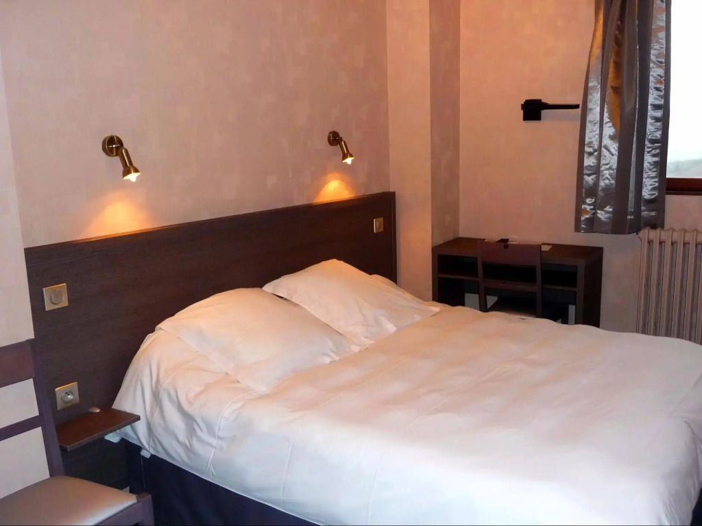 Logis Hôtel-Restaurant Au Vieux Morvan, au cœur de la Bourgogne, Piscine & Spa, Hôtel Climatisé