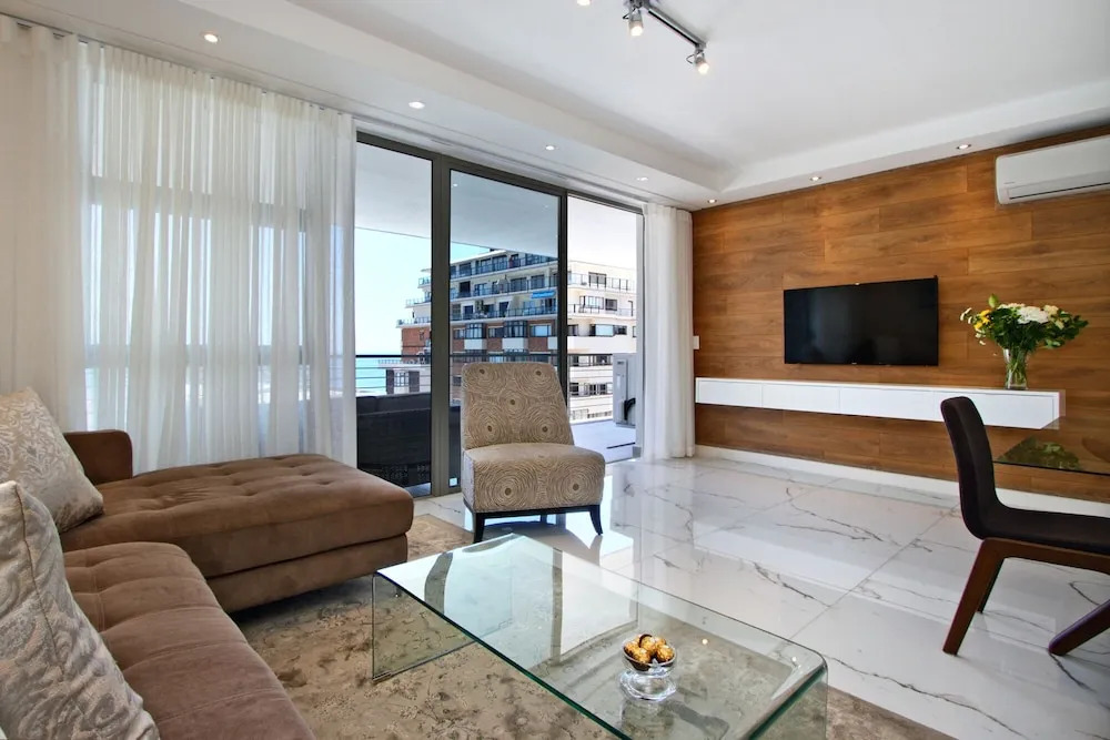 Fairmont 303