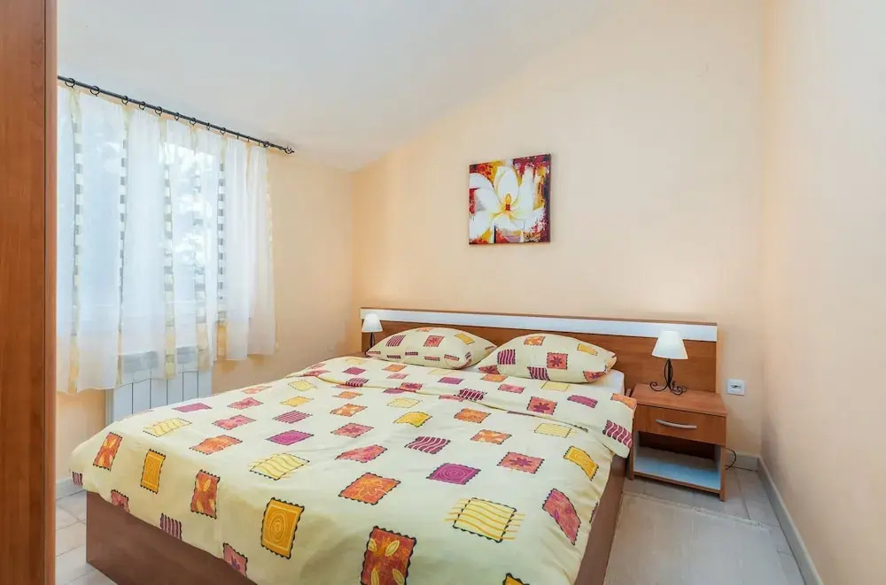 Apartment in Liznjan Near Bora Beach