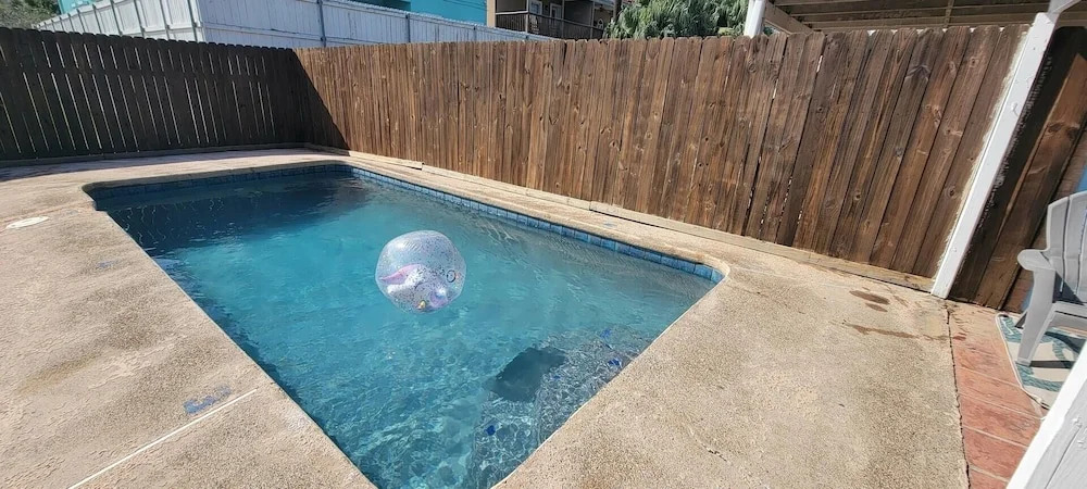 Private Townhome w/ private pool 1 block to beach 3 Bedroom Home by RedAwning