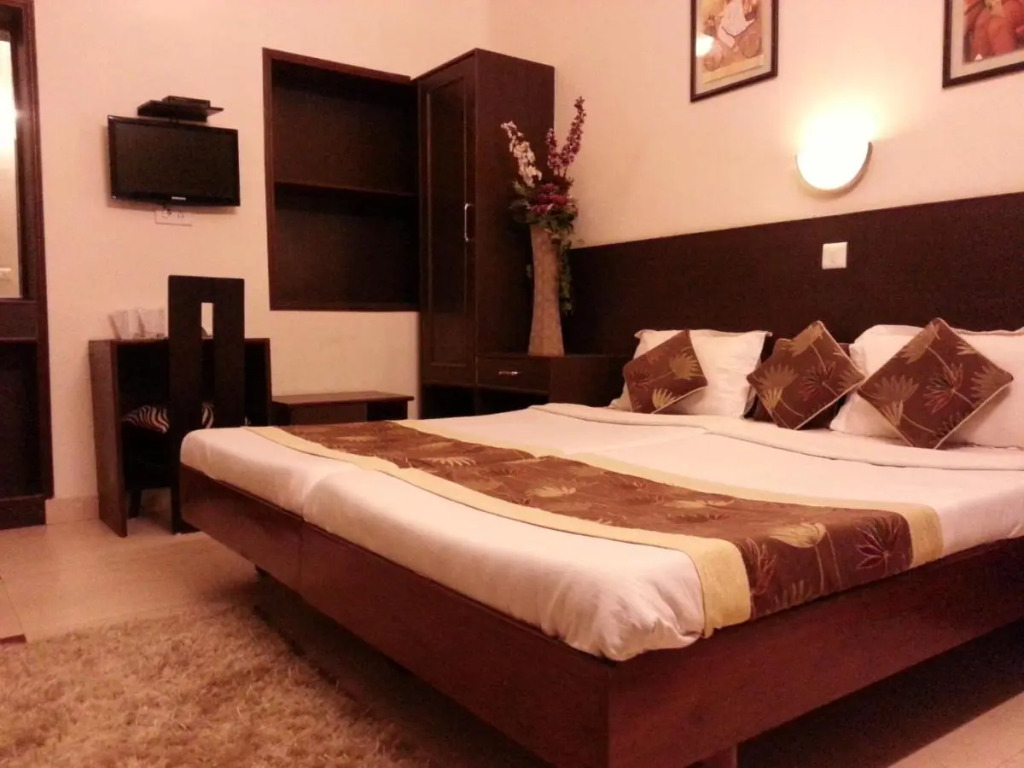 HOTEL VARUNA