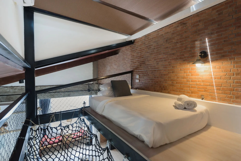 YOLO Bangkok Boutique Hotel