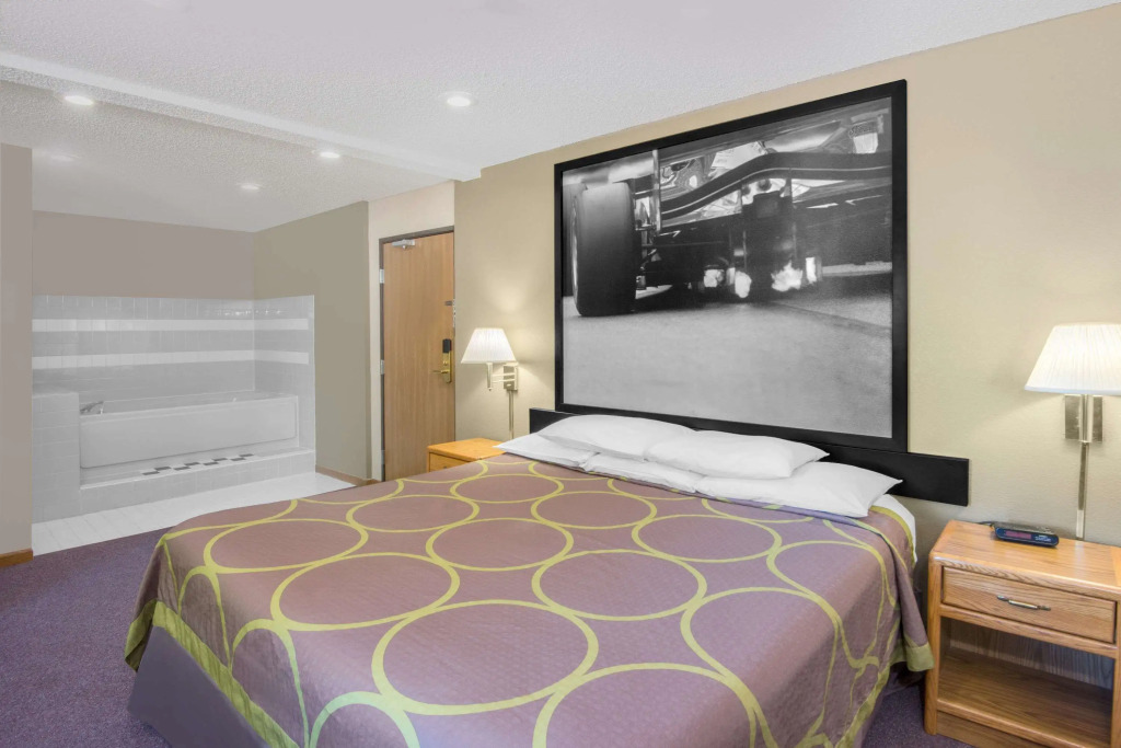 Super 8 by Wyndham Knoxville