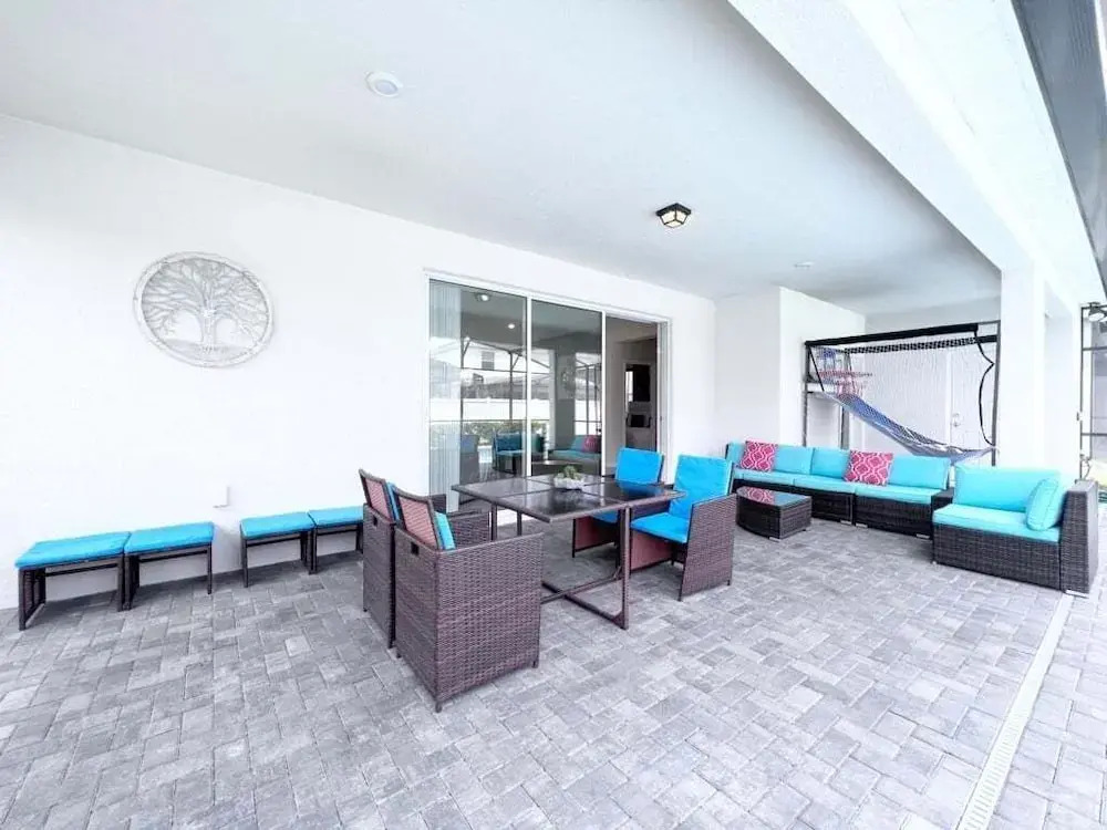 Luxury & Loaded Pool Home With Private Pool 8 Bedroom Home
