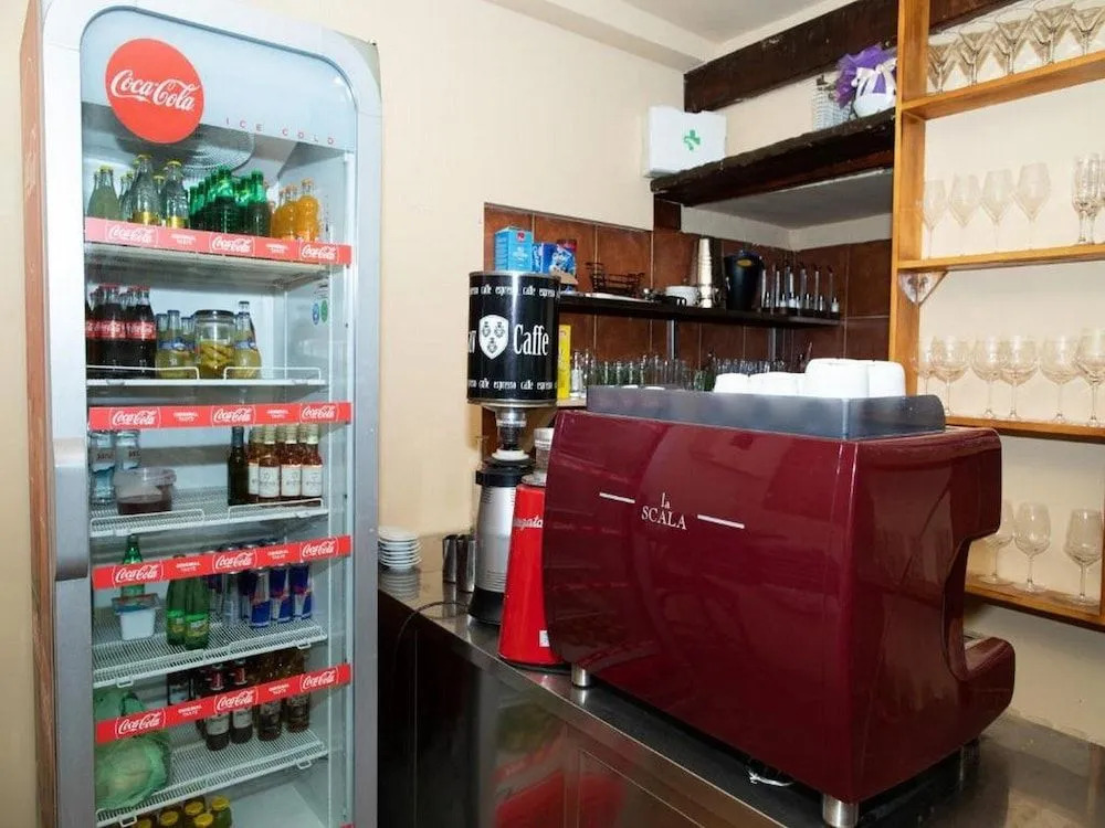 Lav Hostel & Café