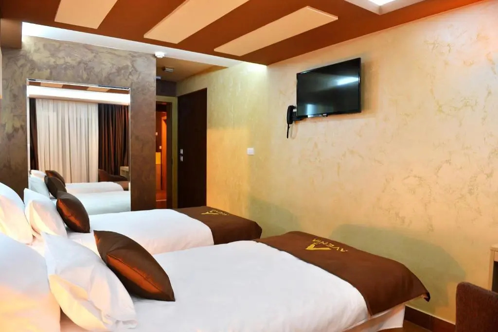 Avenia Restaurant & Apartments