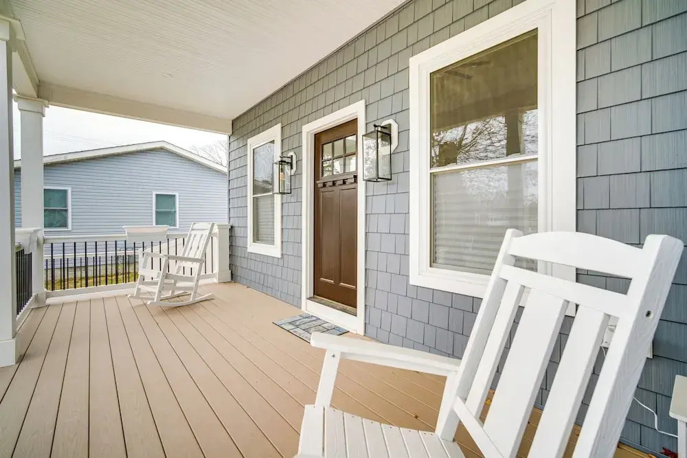Steps to Sand: Villas Beach House w/ Decks