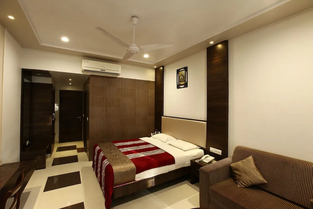 Usha Ascot