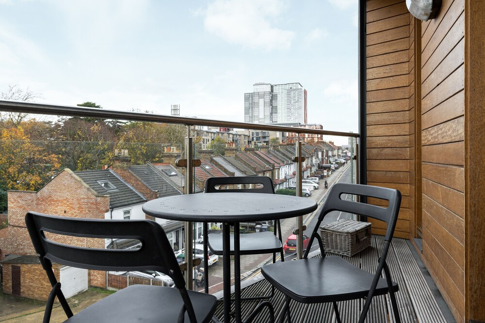 Gorgeous 1 Bed Apartment in Poplar
