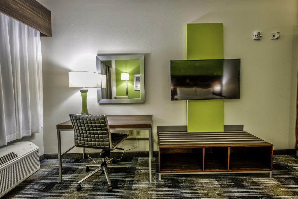 Holiday Inn Express & Suites Dallas NW - Farmers Branch by IHG