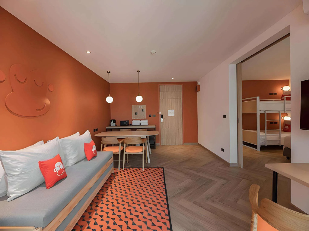 Blu Monkey Hub and Hotel Bangsaen