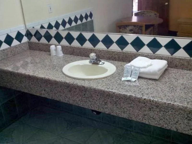 Golden West Manor Motel
