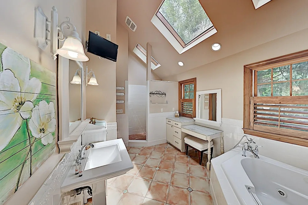 3848cott 6 Bedroom Home