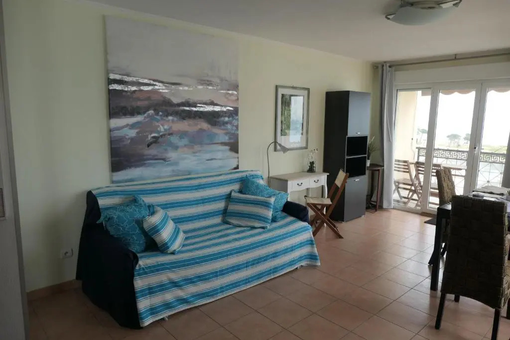 Villa Azzurra Apt Luxe, Front Mer, 4th floor of 5, Box, WiFi, TVSat, Climate