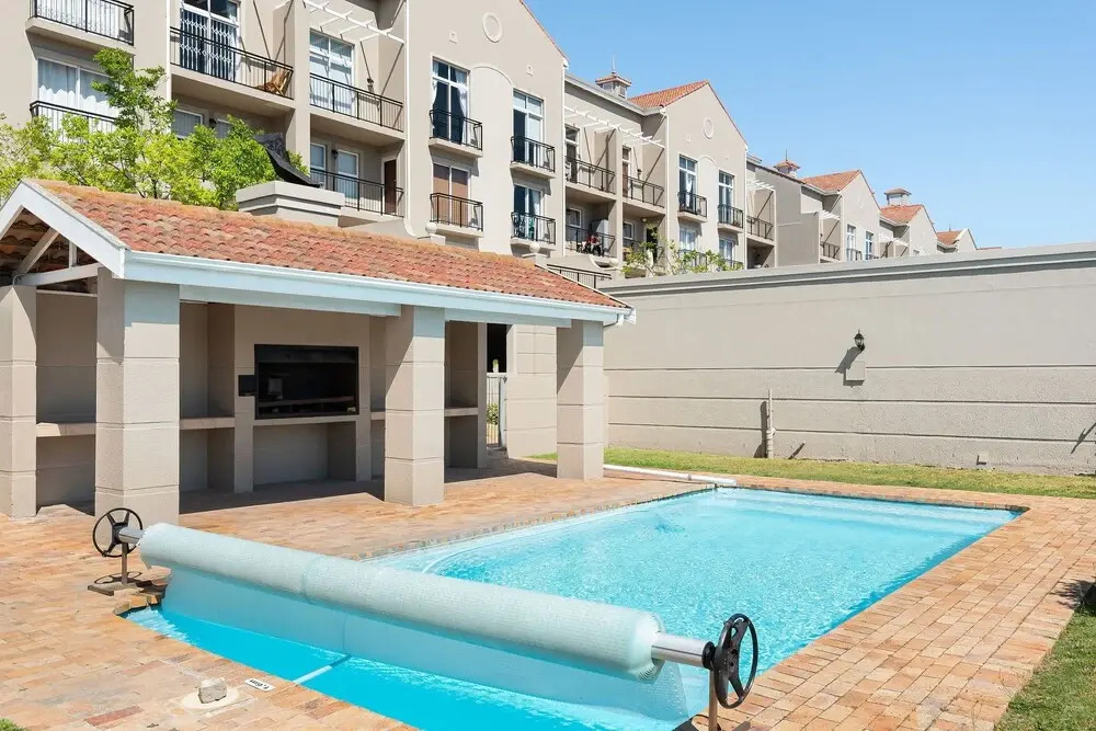 Century on Lake Luxury Apartments