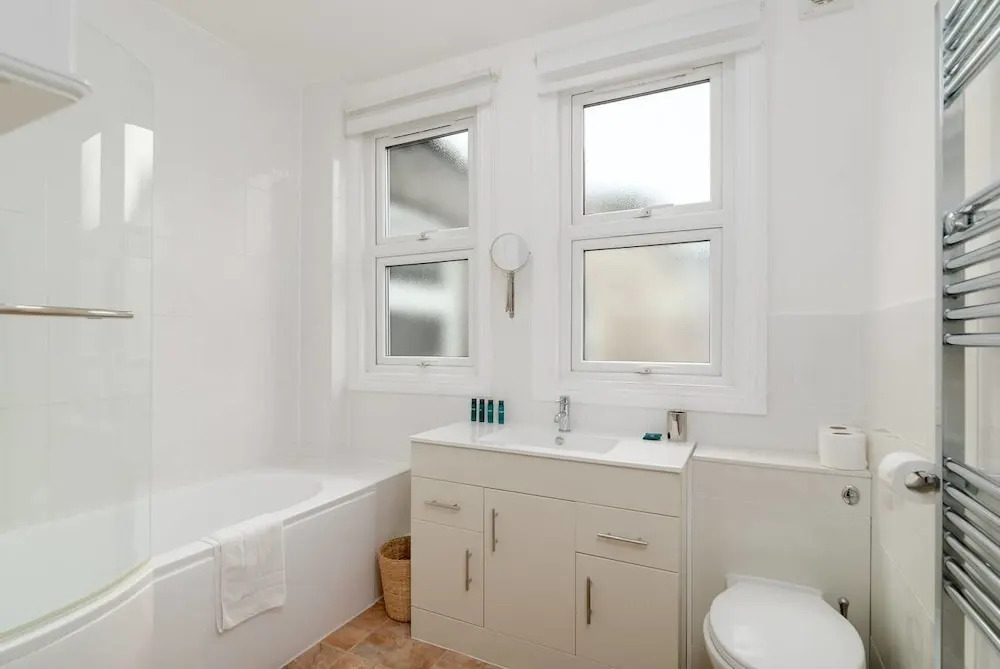 Modern 2 Bed, for 4 Guests in Golders Green!