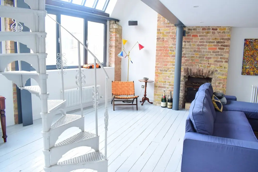 2 Bedroom Loft Flat in Hammersmith