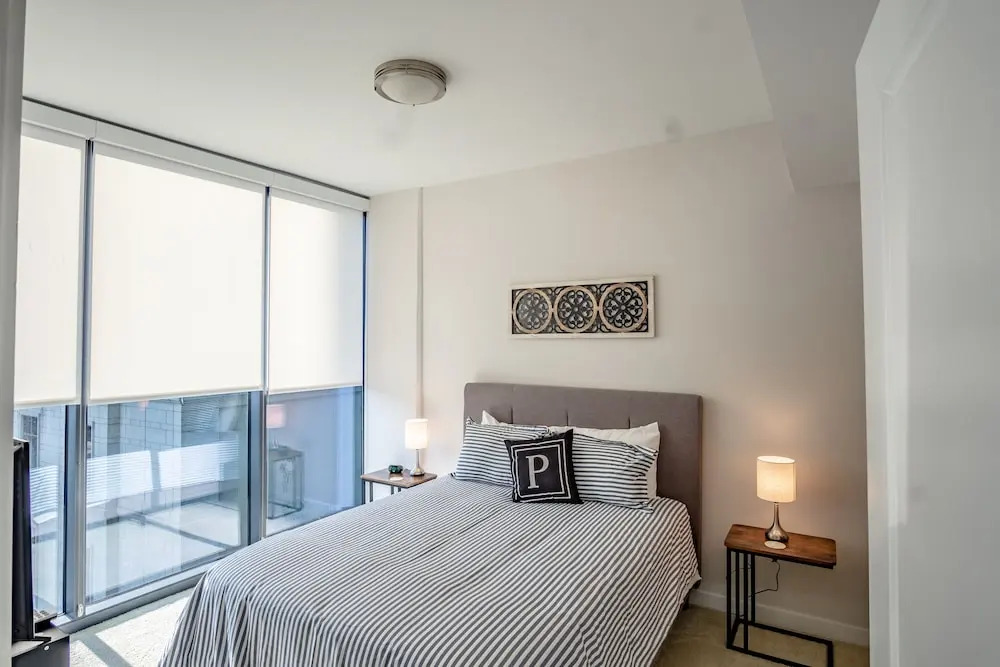 High Rise 2 Bedroom apartment in a Great location 2 Apts by RedAwning