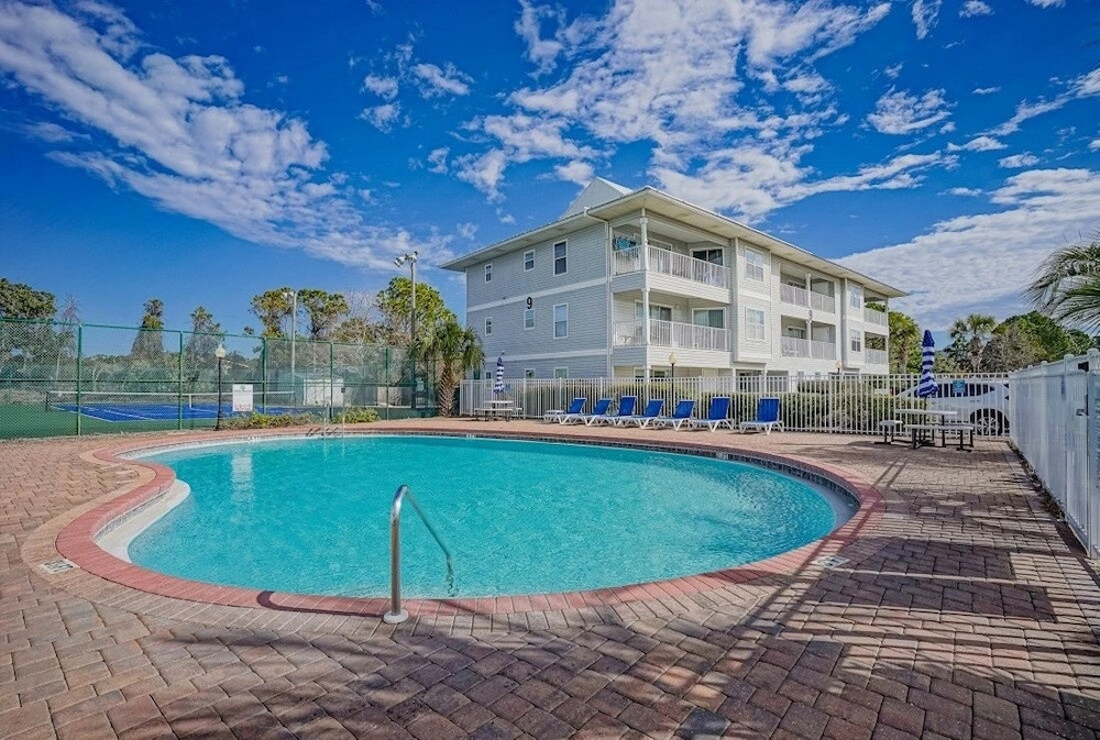 Beachside Villa 2 Bedroom Condo by Redawning