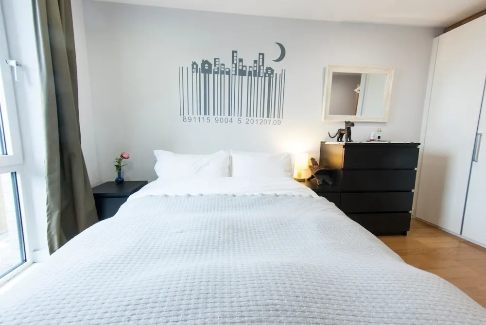 Quiet, Spacious 1BR Hackney Central Flat for 3