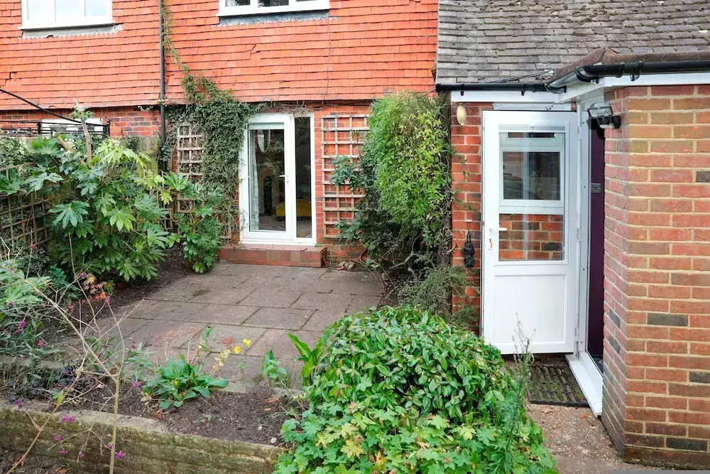 Hassocks Hideaway With Parking Garden