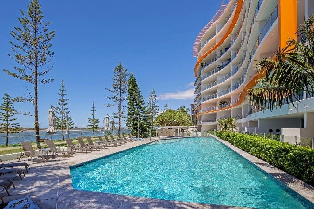 Silvershore Apartments on the Broadwater
