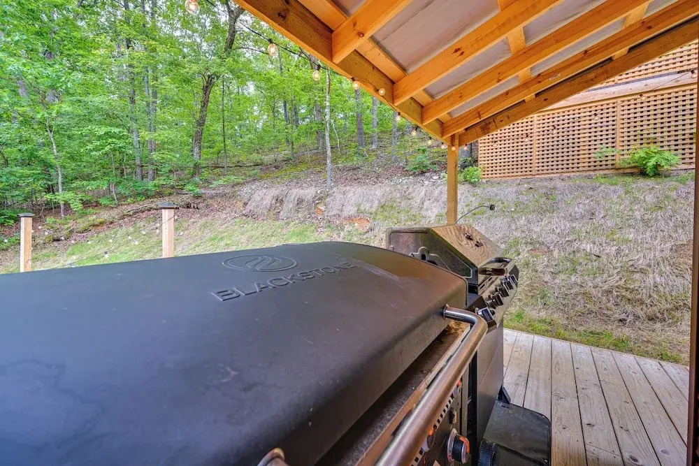 Murray Cabin w/ Hot Tub: Walk to Kentucky Lake!
