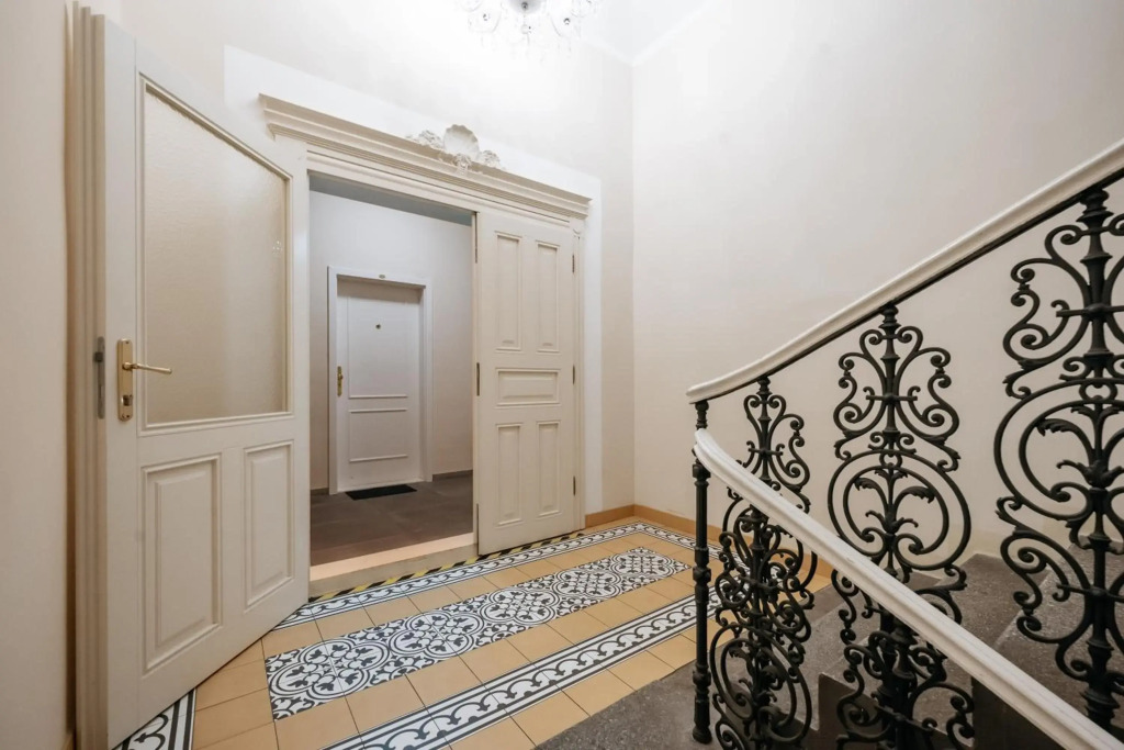 Prague Days - Minimalistic Studio with Netflix and View to National Museum